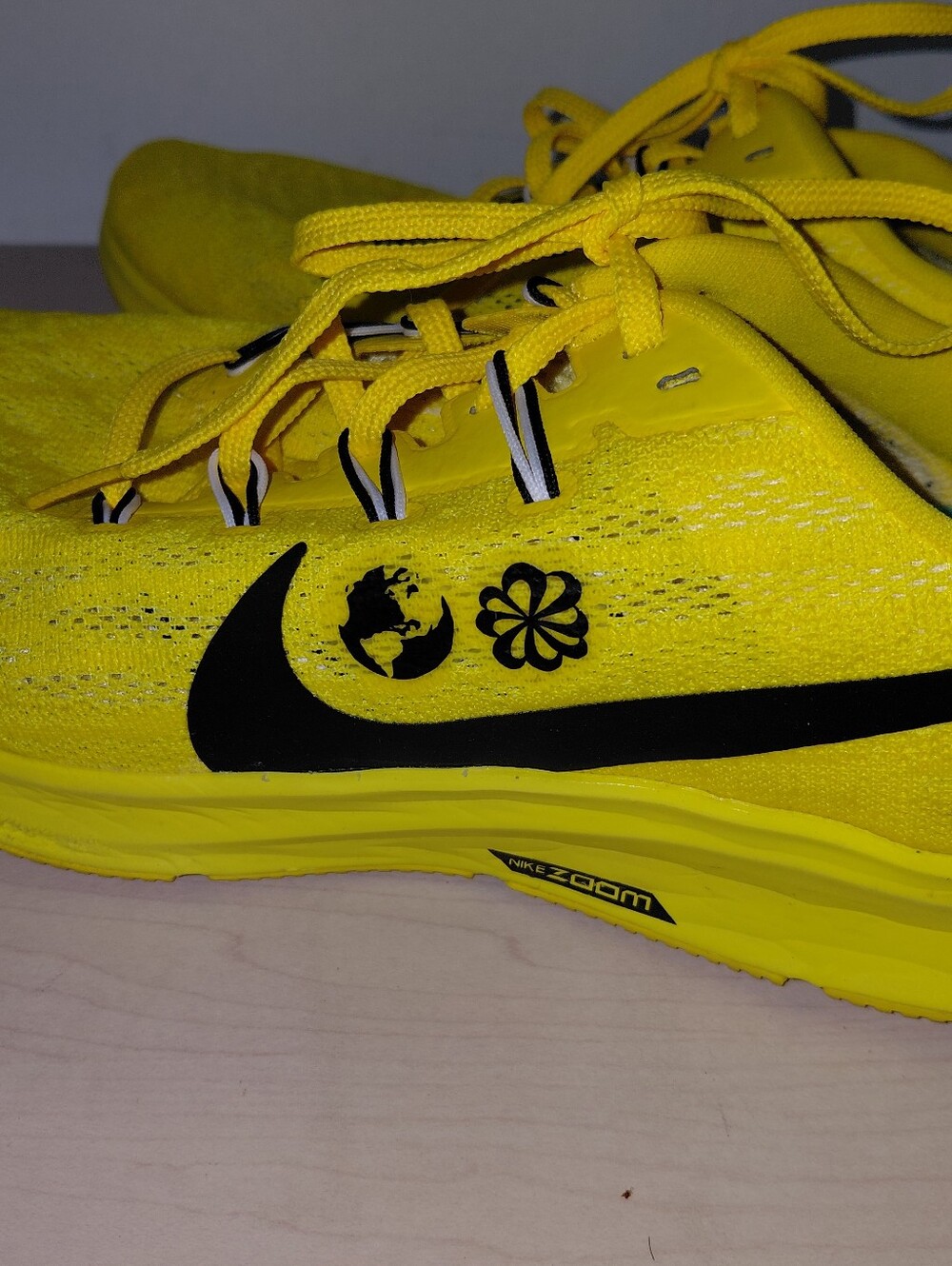 Nike Yellow and Black Pegasus Running Sneakers SIZE 11